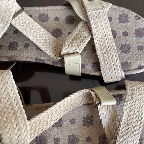 Axxiom adjustable sandals in a size 9 - Picture 17 of 17